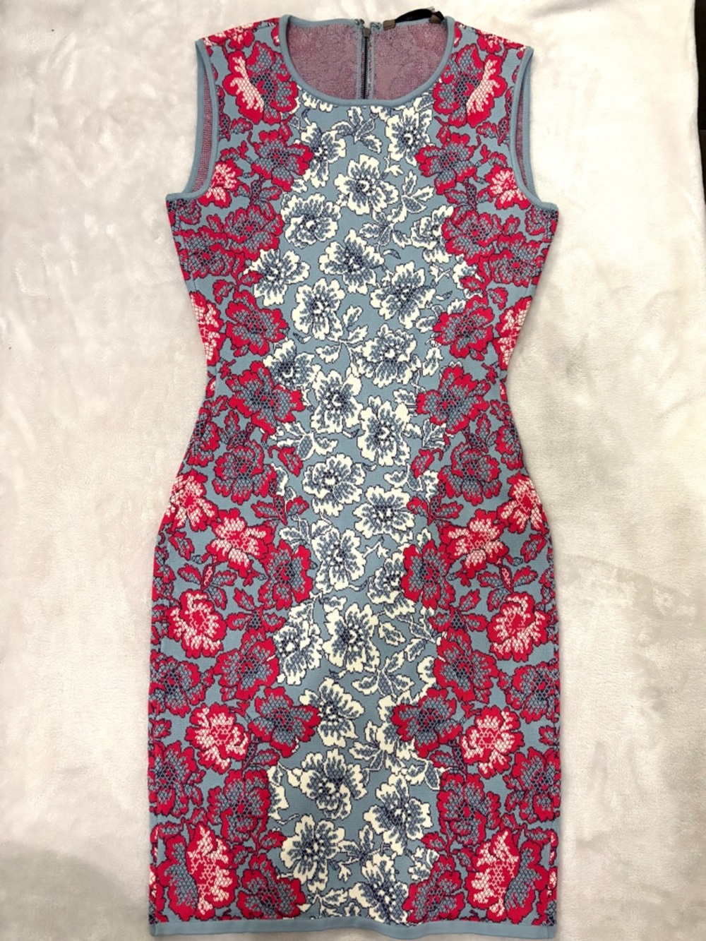 BCBG Max Azria red and blue floral bodycon dress with zipper detail. Size: XS
